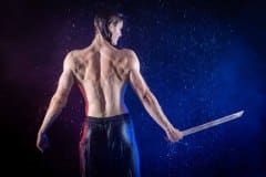Ein Modelshooting mit dem Male Model Daniel Heinrichs im Regen (Foto: Niels Brähler)