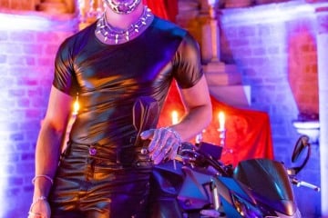 Jinthe Martens als cooler Bikerboy (Foto: Barbara frommann)