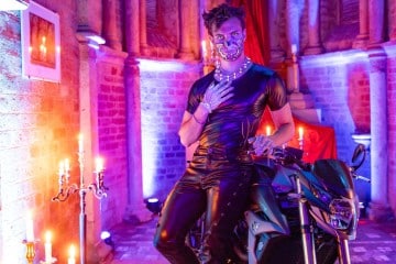 Jinthe Martens als cooler Bikerboy (Foto: Barbara frommann)