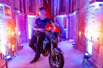 Jinthe Martens als cooler Bikerboy (Foto: Barbara frommann)