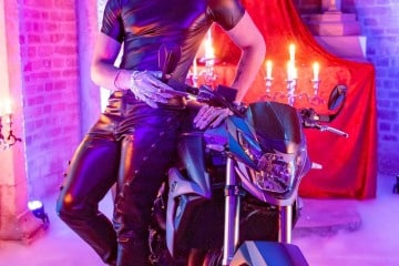 Jinthe Martens als cooler Bikerboy (Foto: Barbara frommann)