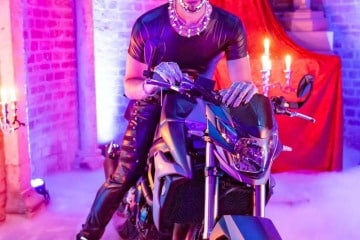 Jinthe Martens als cooler Bikerboy (Foto: Barbara frommann)