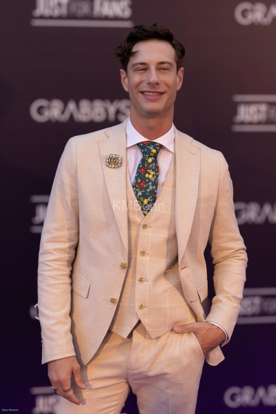 Ryan Orion presenting elegant masculine fashion at Grabbys Europe 2026