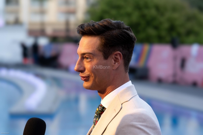 Ryan Orion presenting elegant masculine fashion at Grabbys Europe 2026