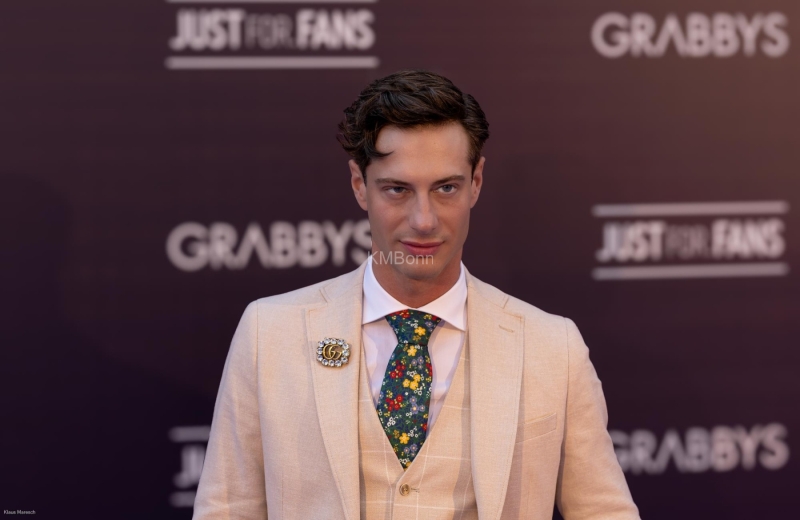 Ryan Orion presenting elegant masculine fashion at Grabbys Europe 2026