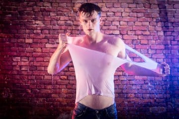 Shawn Lambrechts posiert im strömenden Regen.