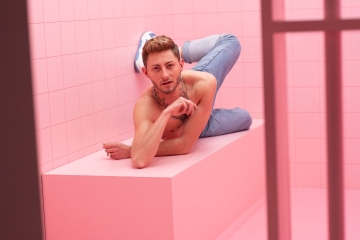Szymon Brzostek im Supercandy Pop-Up Museum Köln