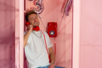 Szymon Brzostek im Supercandy Pop-Up Museum Köln
