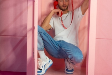 Szymon Brzostek im Supercandy Pop-Up Museum Köln