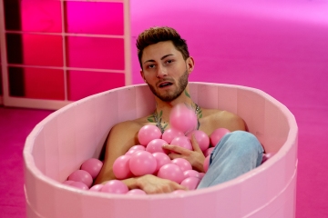 Szymon Brzostek im Supercandy Pop-Up Museum Köln