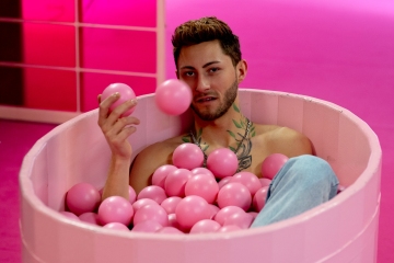 Szymon Brzostek im Supercandy Pop-Up Museum Köln