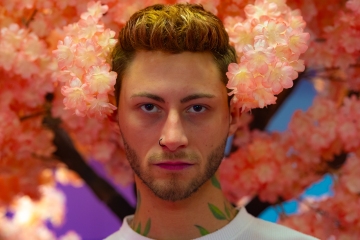 Szymon Brzostek im Supercandy Pop-Up Museum Köln