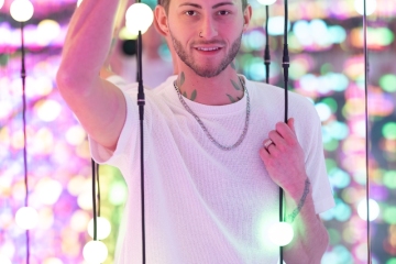 Szymon Brzostek im Supercandy Pop-Up Museum Köln