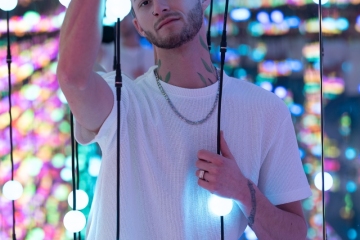 Szymon Brzostek im Supercandy Pop-Up Museum Köln