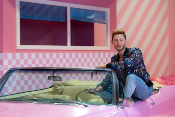 Szymon Brzostek im Supercandy Pop-Up Museum Köln