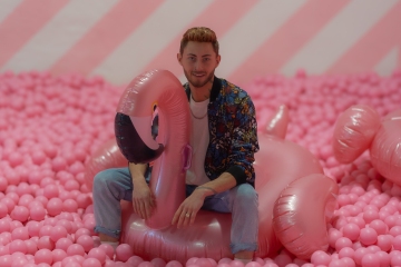 Szymon Brzostek im Supercandy Pop-Up Museum Köln