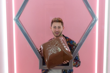 Szymon Brzostek im Supercandy Pop-Up Museum Köln