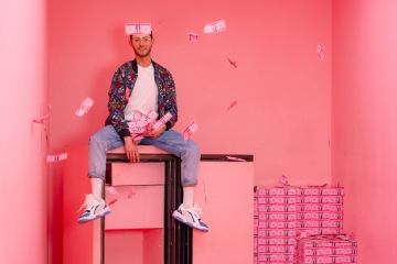 Szymon Brzostek im Supercandy Pop-Up Museum Köln