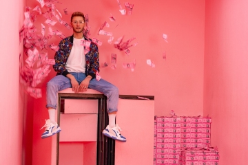 Szymon Brzostek im Supercandy Pop-Up Museum Köln